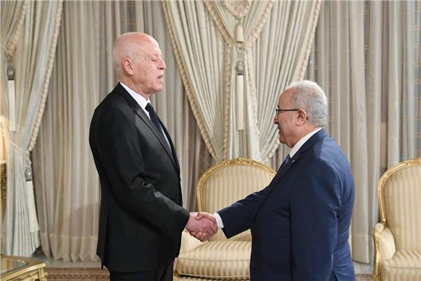 الرئيس التونسي قيس سعيد ووزير الخارجية الجزائري رمطان لعمامرة