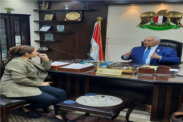 رئيس حزب مصر القومي مع محررة بوابة أخبار اليوم