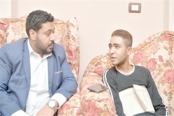 بسام خلال حواره مع محرر أخبار الحوادث
