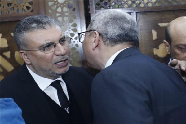 الإعلامي عمرو الليثي يستقبل عزاء عمه المنتج "وجيه الليثي"