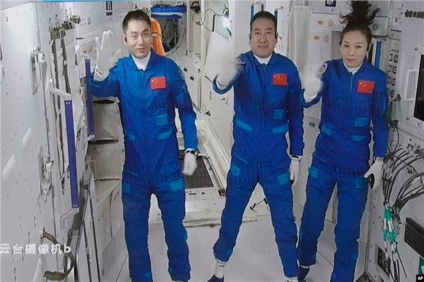 رواد فضاء يصلون إلى المحطة الصينية
