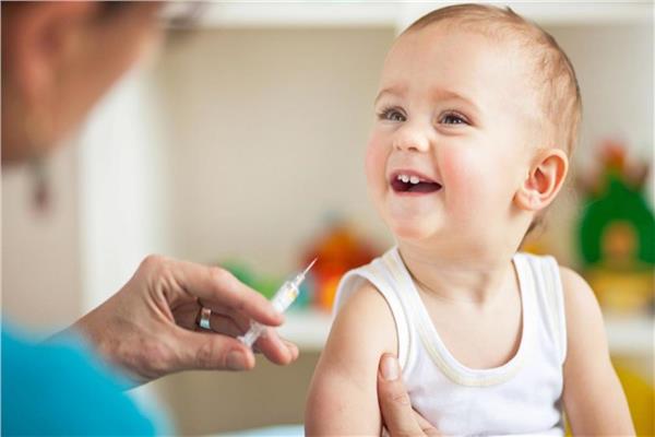القومي للبحوث: التوسع فى التطعيمات للأطفال يحميهم من فيروسات التغيرات المناخية 