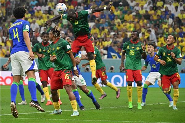 صورة من مباراة الكاميرون والبرازيل 