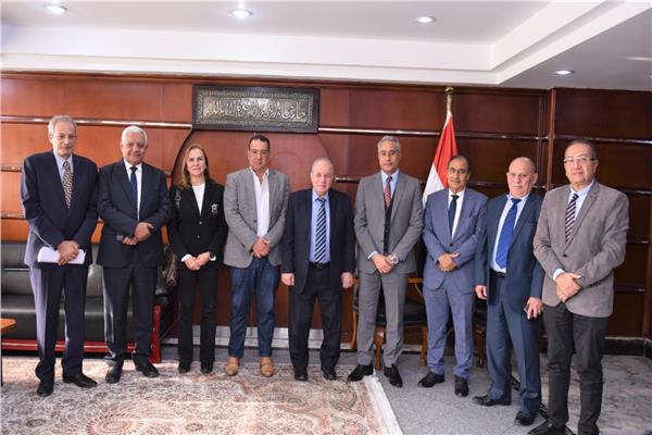 وزير القوي العاملة يلتقي وفد الاتحاد المصري لمقاولي التشييد والبناء  