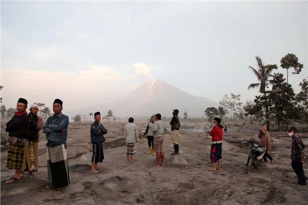 بركان جبل سيميرو في جزيرة جاوة