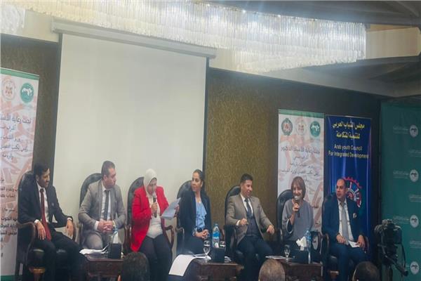 جلسة المشاركون في مؤتمر الشباب العربي يدعمون جهود العمل التطوعي    