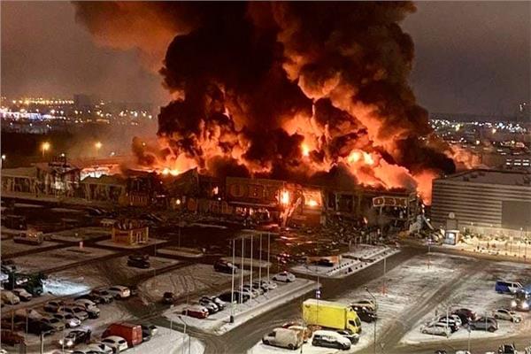 حريق مركز للتسوق في إحدى ضواحي موسكو 