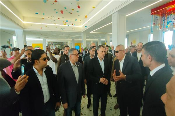 وزير السياحة ومحافظ البحر الأحمر يفتتحان أكبر مدينة ترفيهية للألعاب المائية في الشرق الأوسط