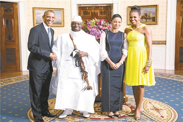 أوباما وزوجته فى استقبال أحد زعماء أفريقيا