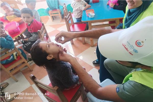 جانب من فعاليات الحملة القومية للتطعيم ضد مرض شلل الاطفال