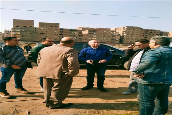 نائب محافظ القاهرة يتفقد نقل شبكات المرافق بالمرج        
