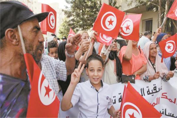  التونسيون يدلون بأصواتهم في الانتخابات البرلمانية