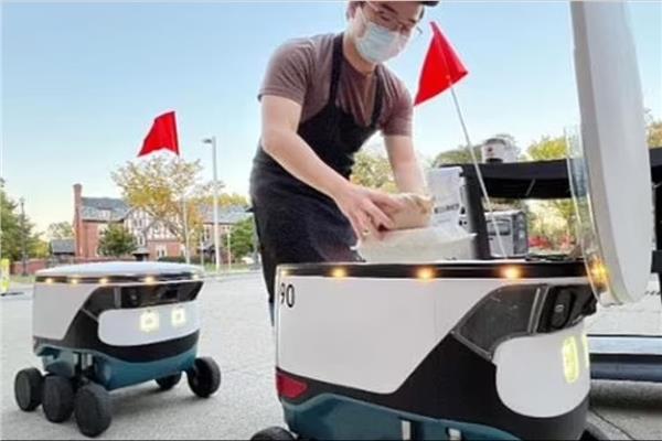 روبوتات ذاتية القيادة لتوصيل الطعام في أمريكا
