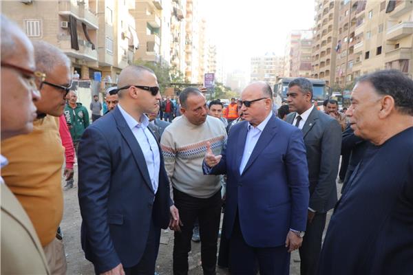 محافظ القاهرة يتفقد ازالة تراكمات مخلفات بناء بمنطقة الاربعين بالبساتين    