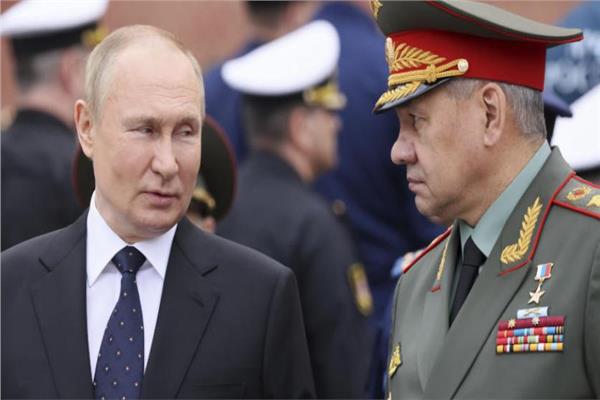 بوتين  ووزير الدفاع الروسي