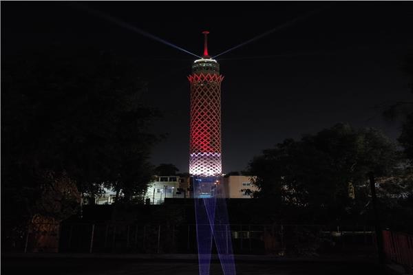 .برج القاهرة يضىء وحدتنا في قوتنا احتفالا باليوم الوطني القطري