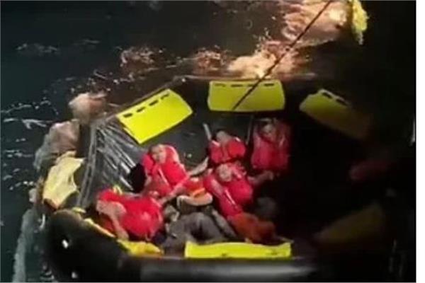 الناجين من غرق سفينة حربية تايلاندية 