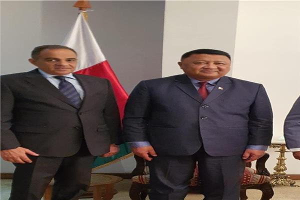 سفير  مصر بمدغشقر يلتقي مع رئيس مجلس الشيوخ الملجاشي 