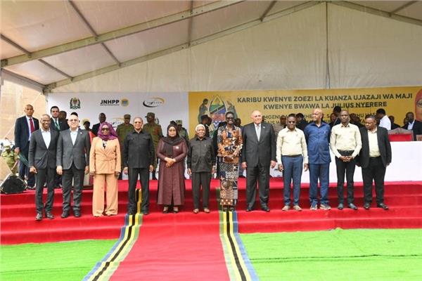 رئيسة جمهورية تنزانيا المتحدة تعطى الإشارة ببدء الملء الأول لخزان مياه مشروع سد ومحطة "جوليوس نيريرى