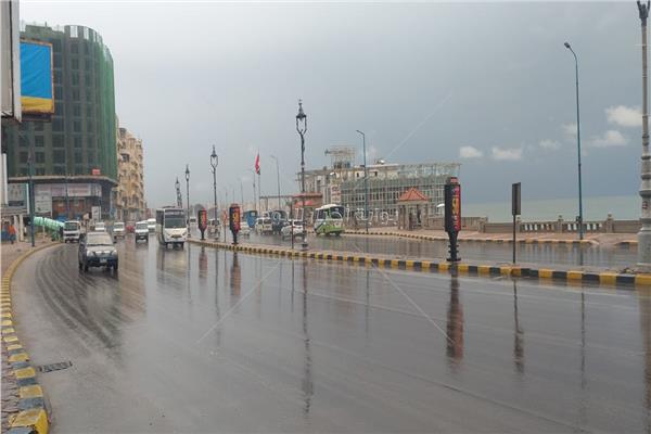 أمطار غزيرة على أحياء الإسكندرية