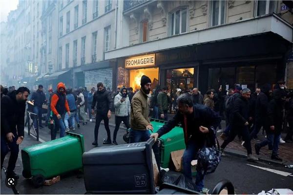 اشتباكات بين متظاهرين أكراد وشرطة باريس