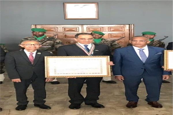 رئيس جمهورية مدغشقر يمنح سفير جمهورية مصر العربية وسام قائد