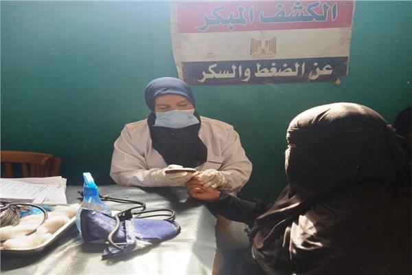 توقيع الكشف الطبي على 3897 مواطنا خلال قوافل قرى كوم أمبو 