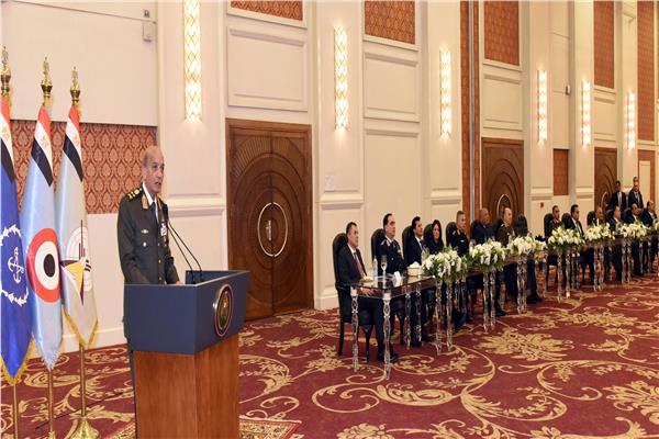 وزير الدفاع يشهد حفل تخرج دورة التمثيل الدبلوماسي العسكري