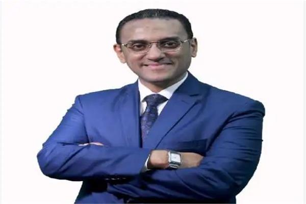 الدكتور أحمد شوقي، الخبير المصرفي