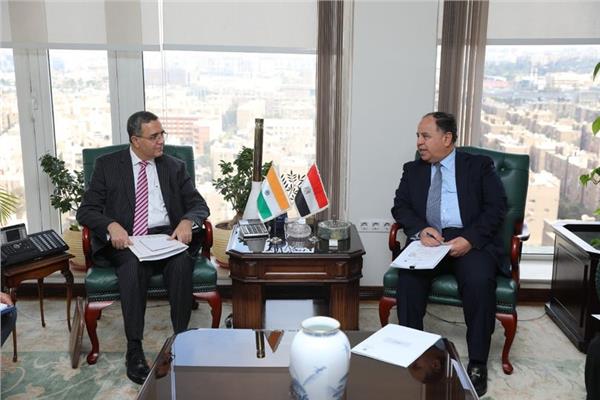 وزير المالية خلال لقائه مع السفير الهندي بالقاهرة