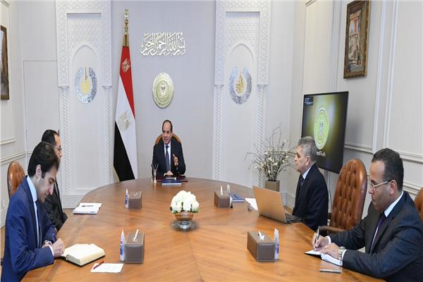 الرئيس السيسي خلال اجتماعه مع الدكتور مصطفى مدبولي والفريق أسامة ربيع