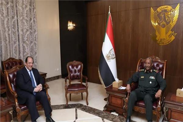 البرهان يلتقي برئيس المخابرات المصرية