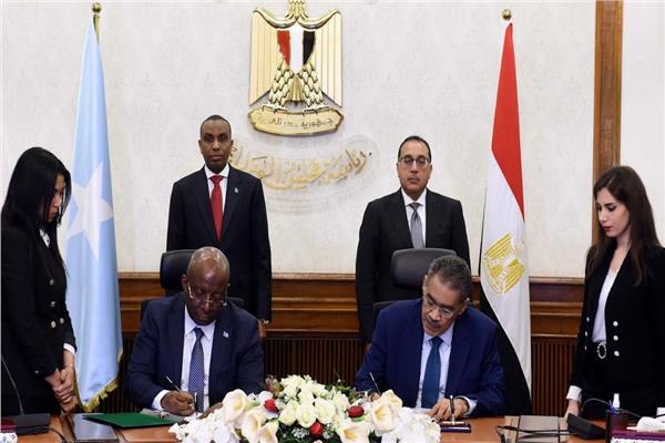 رئيسا وزراء مصر والصومال يشهدان توقيع مذكرة تفاهم