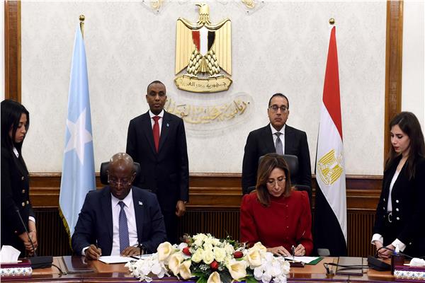 رئيسا وزراء مصر والصومال يشهدان توقيع مذكرة تفاهم لتعزيز التعاون الثقافي