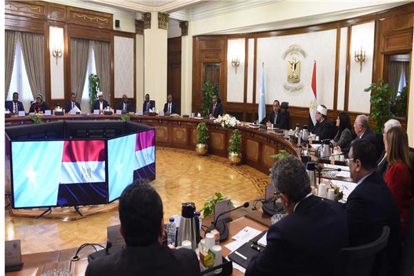 جانب من جلسة المباحثات لرئيسا وزراء مصر والصومال