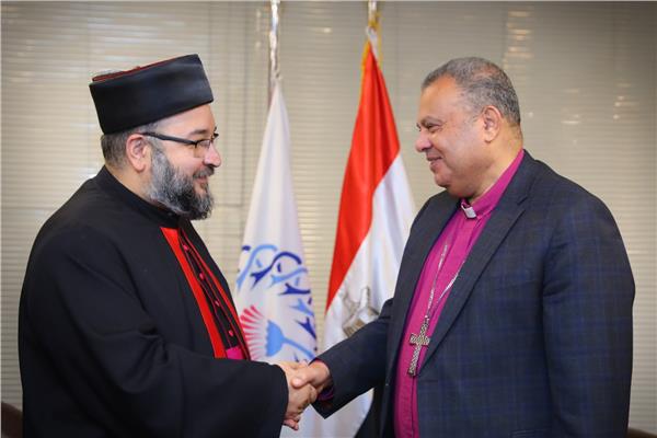  القس أندريه زكي يستقبل رئيس الطائفة الكلدانية في مصر