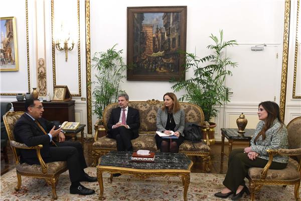 لقاء رئيس مجلس الوزراء مع السفير الإيطالي بمصر