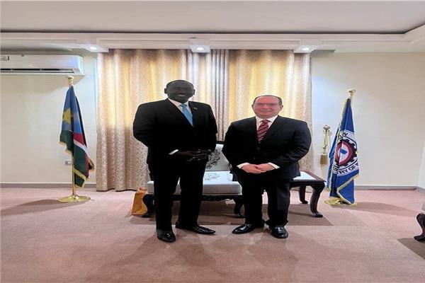 سفير مصر لدى جنوب السودان يلتقي وزير الاستثمار  