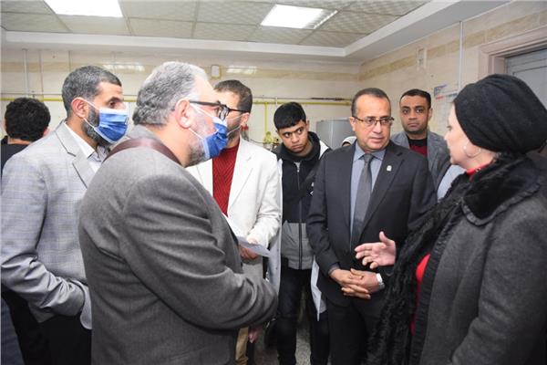 رئيس جامعة أسيوط فى زيارة لمستشفى الجامعة