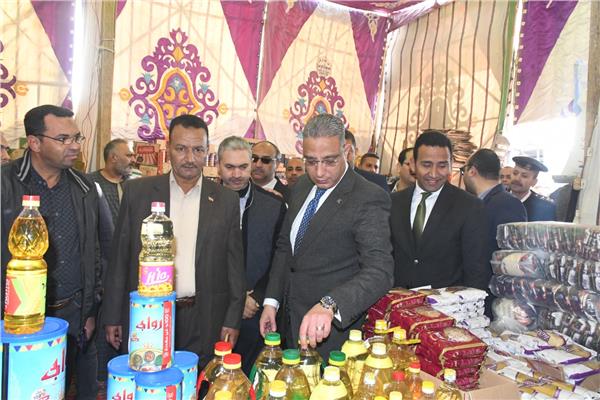 محافظ الفيوم يفتتح معرض "أهلا رمضان"