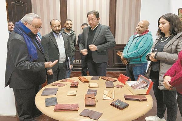 مسئولو مكتبة الأسكندرية خلال تفقد أنشطة قصر خديجة