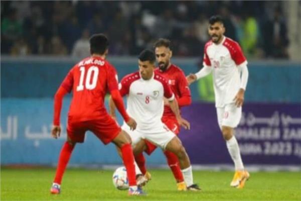 صورة من مباراة عمان والبحرين