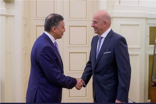 وزير الخارجية اليوناني يستقبل السفير المصري  