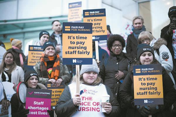 جانب من إضراب سابق للممرضات فى لندن   