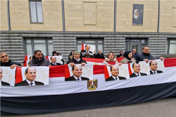 الجالية المصرية تنظم وقفة أمام سفارة برلين للاحتفال بعيد الشرطة 
