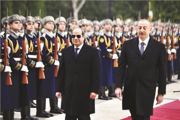 الرئيس لدى وصوله أذربيجان وفى استقباله الرئيس إلهام علييف