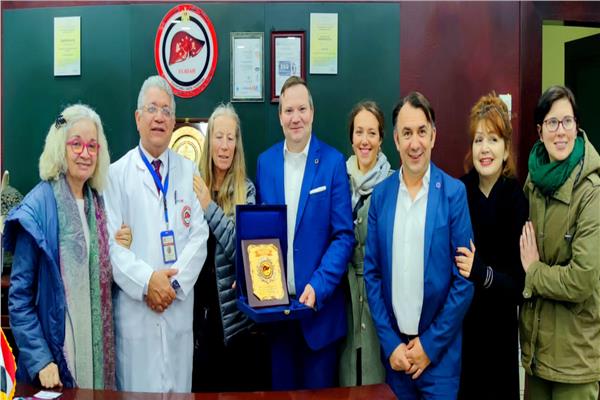 مجلس إدارة الجمعيات الأوروبية لمرضى الكبد يزور مستشفى الكبد المصري بشربين