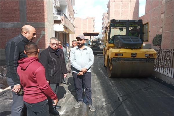 محافظ أسيوط: مواصلة أعمال رصف عدد من الشوارع بمدينة القوصية ضمن خطة تحسين شبكة الطرق الداخلية  