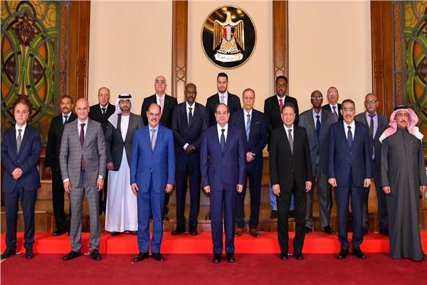  الرئيس السيسي وأعضاء الأمانة العامة الجديدة لاتحاد الصحفيين العرب