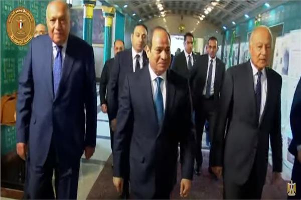وصول الرئيس السيسي لمقر الجامعة العربية لحضور مؤتمر دعم القدس